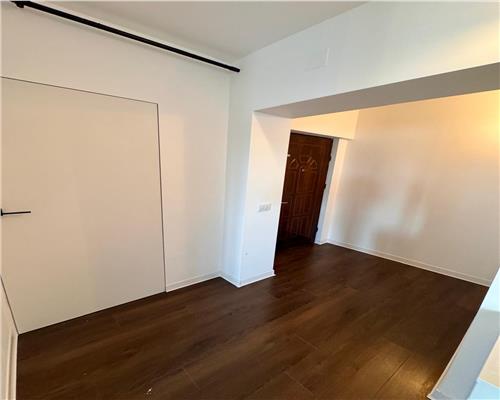 Apartament 4 camere, complet renovat, Ploiesti, zona Malu Rosu.