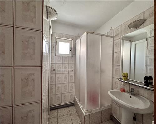 Inchiriere apartament 3 camere, zona ultracentrala, spatios, 2 bai, 2 balcoane, Ploiesti