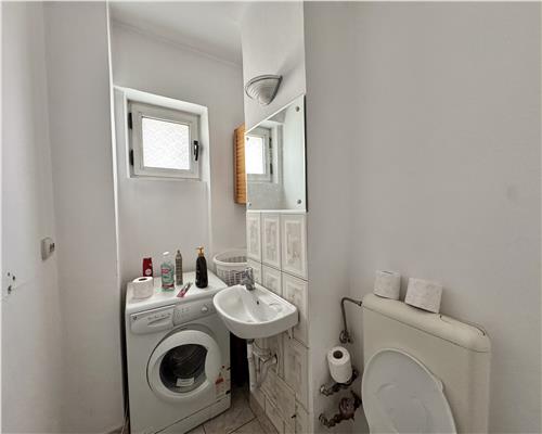 Inchiriere apartament 3 camere, zona ultracentrala, spatios, 2 bai, 2 balcoane, Ploiesti