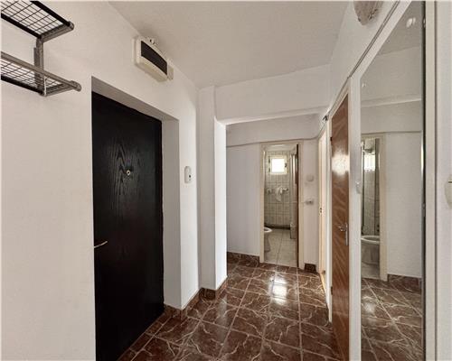 Inchiriere apartament 3 camere, zona ultracentrala, spatios, 2 bai, 2 balcoane, Ploiesti
