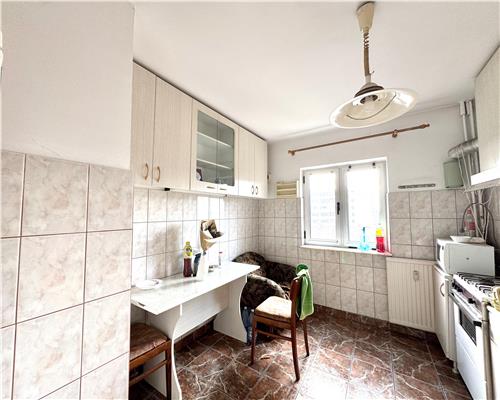 Inchiriere apartament 3 camere, zona ultracentrala, spatios, 2 bai, 2 balcoane, Ploiesti