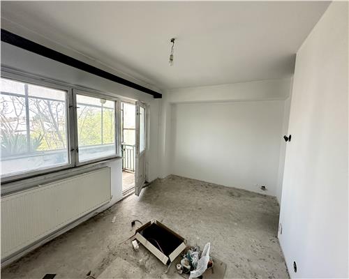 Vanzare apartament 2 camere, decomandat, zona Democratiei, Ploiesti