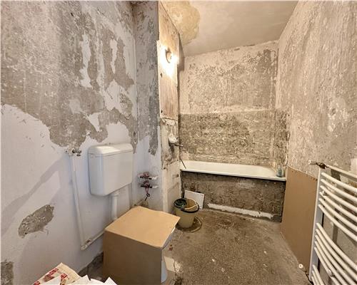 Vanzare apartament 2 camere, decomandat, zona Democratiei, Ploiesti