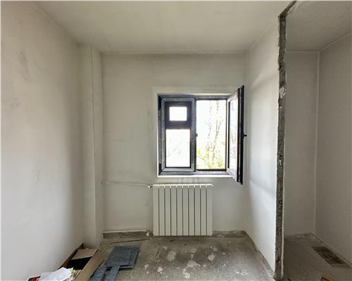 Vanzare apartament 2 camere, decomandat, zona Democratiei, Ploiesti