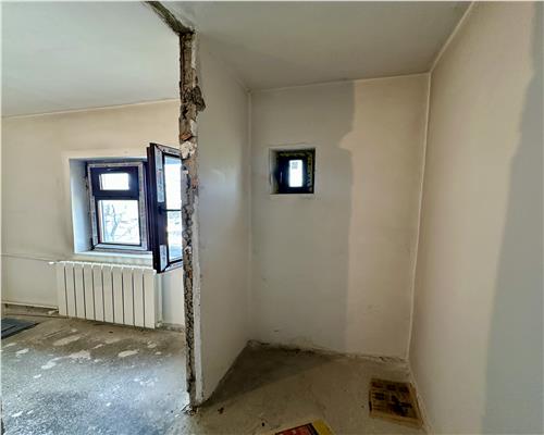 Vanzare apartament 2 camere, decomandat, zona Democratiei, Ploiesti