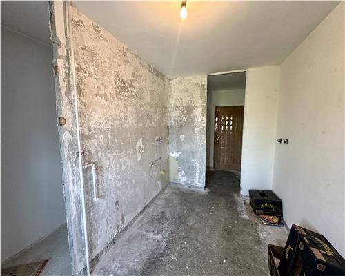 Vanzare apartament 2 camere, decomandat, zona Democratiei, Ploiesti