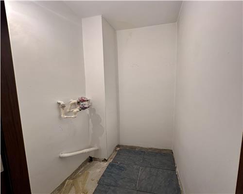 Vanzare apartament 2 camere, decomandat, zona Democratiei, Ploiesti