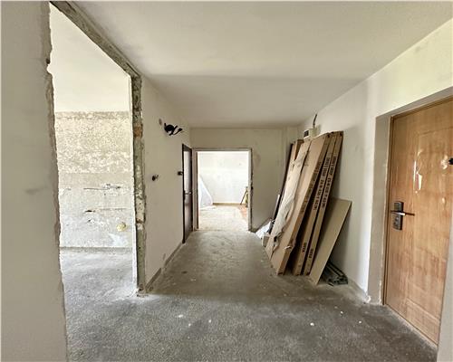 Vanzare apartament 2 camere, decomandat, zona Democratiei, Ploiesti