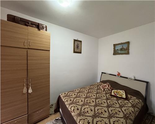 Vanzare apartament, 2 camere, nedecomandat, zona Malu Rosu