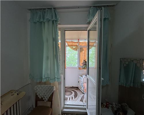 Vanzare apartament, 2 camere, nedecomandat, zona Malu Rosu