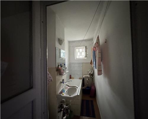 Vanzare apartament, 2 camere, nedecomandat, zona Malu Rosu