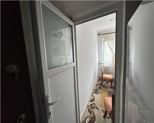 Vanzare apartament, 2 camere, nedecomandat, zona Malu Rosu