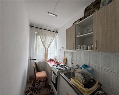 Vanzare apartament, 2 camere, nedecomandat, zona Malu Rosu