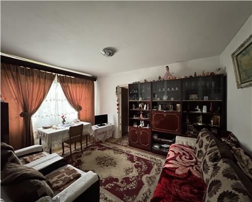 Vanzare apartament, 2 camere, nedecomandat, zona Malu Rosu