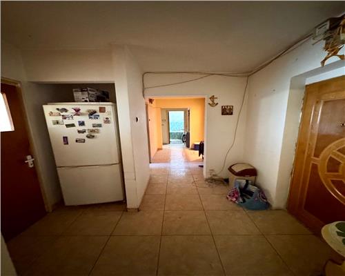 Vanzare apartament 3 camere, decomandat, zona Republicii, Ploiesti.