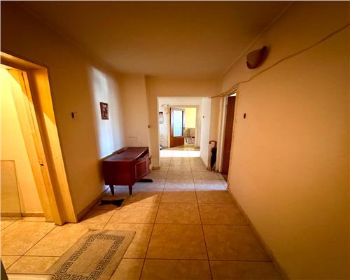 Vanzare apartament 3 camere, decomandat, zona Republicii, Ploiesti.