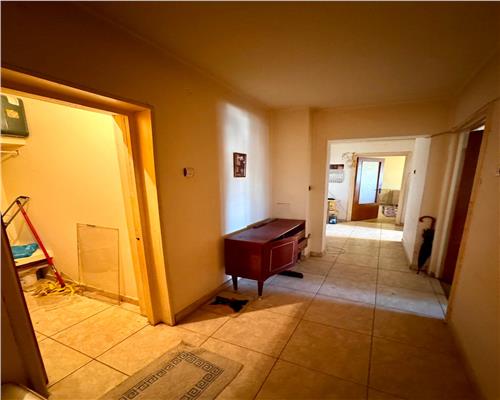 Vanzare apartament 3 camere, decomandat, zona Republicii, Ploiesti.