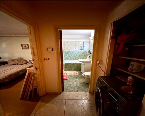 Vanzare apartament 3 camere, decomandat, zona Republicii, Ploiesti.