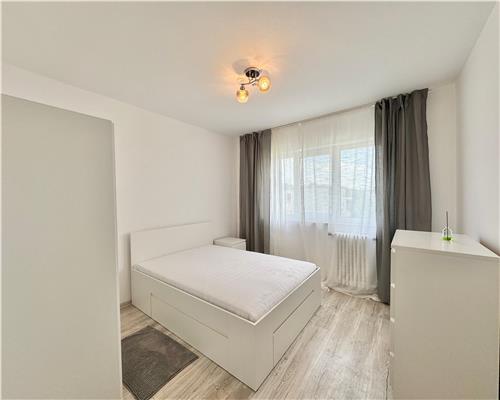 Inchiriere apartament 2 camere decomandat, renovat, zona Malu Rosu, Ploiesti.
