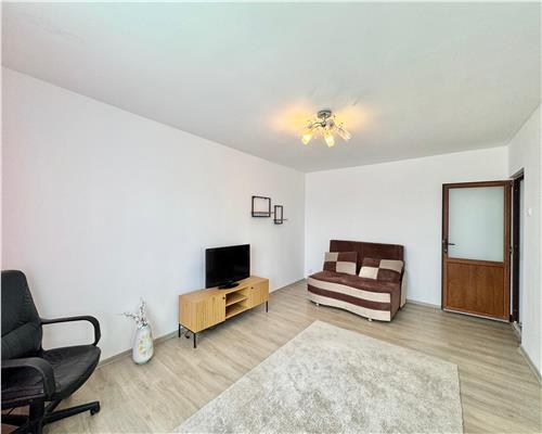 Inchiriere apartament 2 camere decomandat, renovat, zona Malu Rosu, Ploiesti.