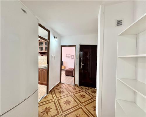 Inchiriere apartament 2 camere decomandat, renovat, zona Malu Rosu, Ploiesti.