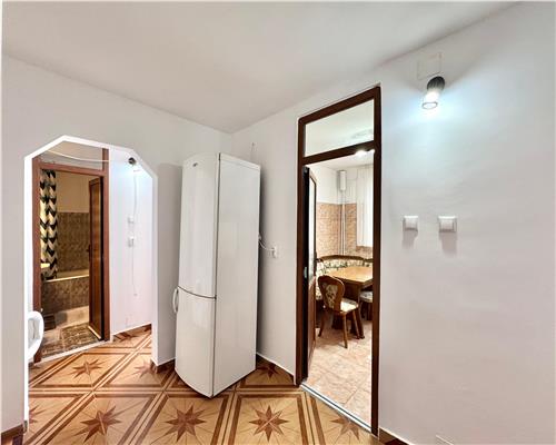 Inchiriere apartament 2 camere decomandat, renovat, zona Malu Rosu, Ploiesti.
