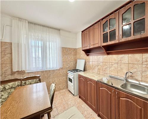 Inchiriere apartament 2 camere decomandat, renovat, zona Malu Rosu, Ploiesti.
