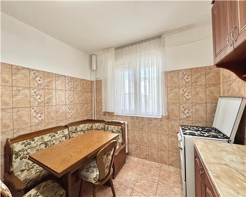 Inchiriere apartament 2 camere decomandat, renovat, zona Malu Rosu, Ploiesti.