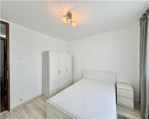 Inchiriere apartament 2 camere decomandat, renovat, zona Malu Rosu, Ploiesti.