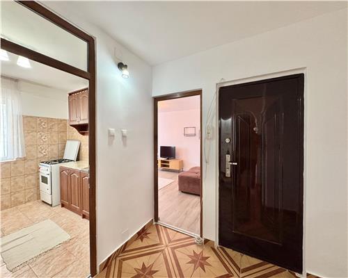 Inchiriere apartament 2 camere decomandat, renovat, zona Malu Rosu, Ploiesti.