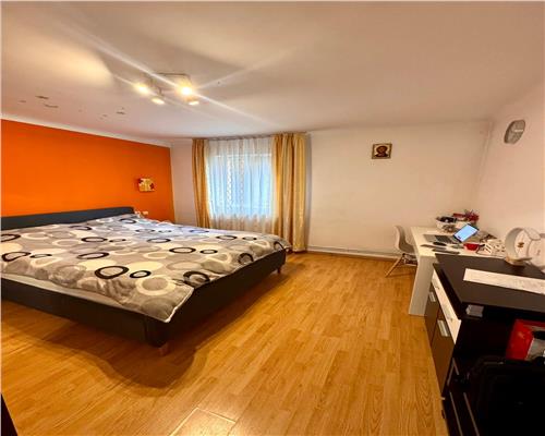 Vanzare apartament in casa, curte proprie, Ploiesti, zona centrala.