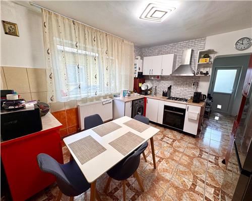 Vanzare apartament in casa, curte proprie, Ploiesti, zona centrala.