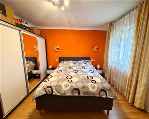 Vanzare apartament in casa, curte proprie, Ploiesti, zona centrala.