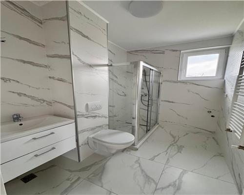 Vanzare apartament 3 camere, in Ploiesti, zona Albert, situat la etajul 2 intr un bloc cu regimul de inaltime P+3+4 retras.