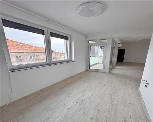 Vanzare apartament 3 camere, in Ploiesti, zona Albert, situat la etajul 2 intr un bloc cu regimul de inaltime P+3+4 retras.