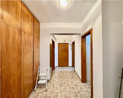 Apartament 4 camere, nemobilat, zona Ultracentrala, Ploiesti