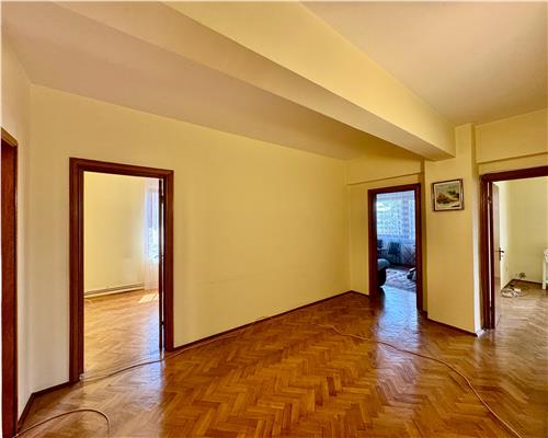 Apartament 4 camere, nemobilat, zona Ultracentrala, Ploiesti