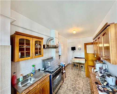 Apartament 4 camere, nemobilat, zona Ultracentrala, Ploiesti