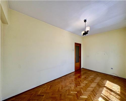 Apartament 4 camere, nemobilat, zona Ultracentrala, Ploiesti