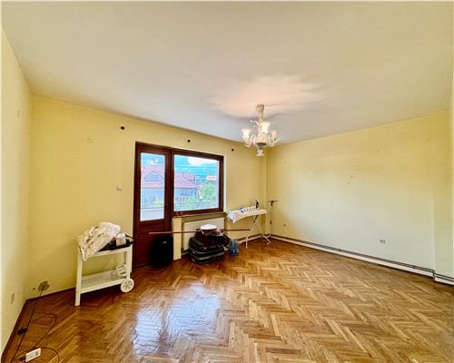 Apartament 4 camere, nemobilat, zona Ultracentrala, Ploiesti