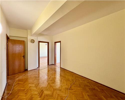 Apartament 4 camere, nemobilat, zona Ultracentrala, Ploiesti