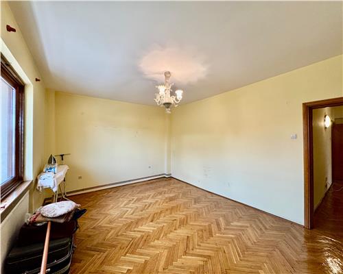 Apartament 4 camere, nemobilat, zona Ultracentrala, Ploiesti