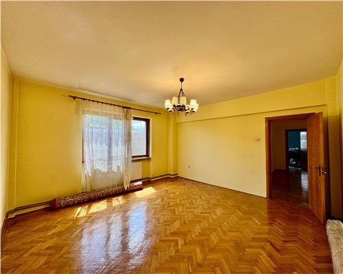 Apartament 4 camere, nemobilat, zona Ultracentrala, Ploiesti