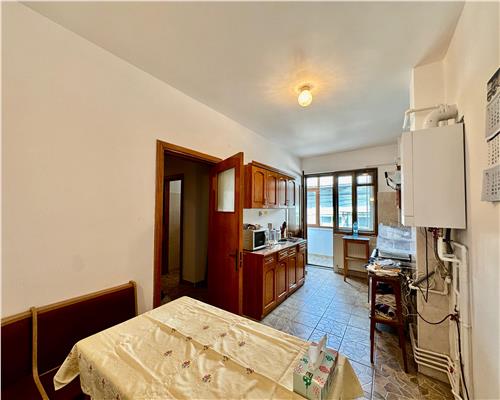 Apartament 4 camere, nemobilat, zona Ultracentrala, Ploiesti