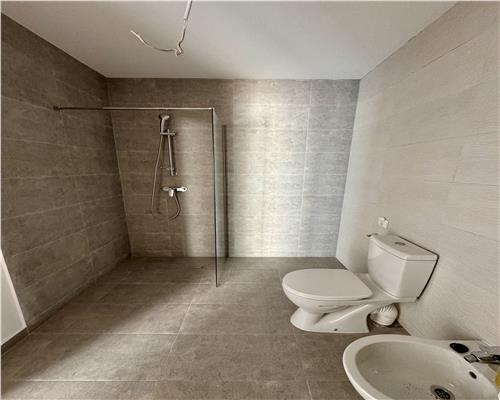 Apartament 3 camere plus birou, terasa proprie, padurea Paulesti