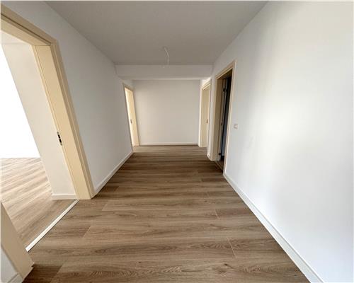 Apartament 3 camere plus birou, terasa proprie, padurea Paulesti