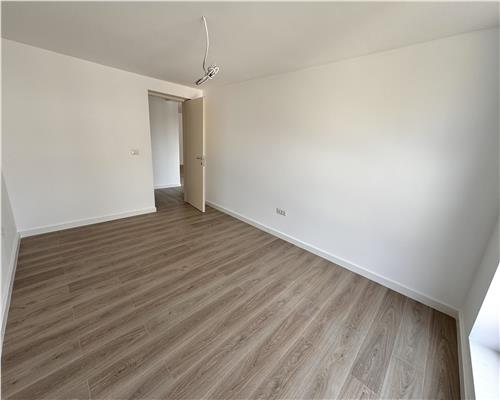 Apartament 3 camere plus birou, terasa proprie, padurea Paulesti