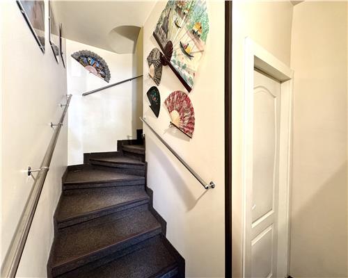 Vanzare apartament in vila, 5 camere, zona Cantacuzino, Ploiesti.
