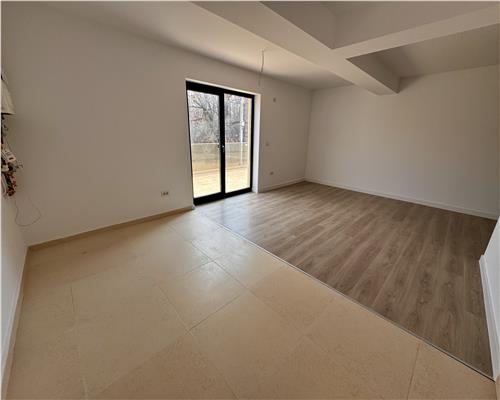 Apartament 3 camere, p?durea Paulesti, cu teren de sport si curte comuna
