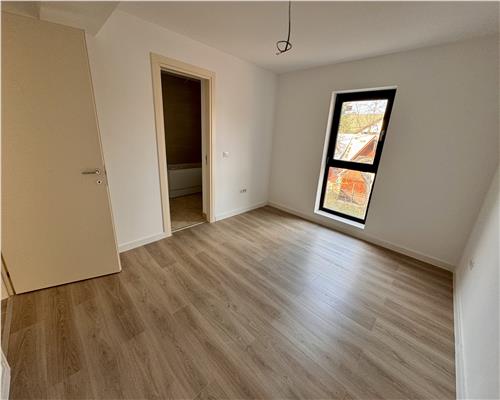Apartament 3 camere, p?durea Paulesti, cu teren de sport si curte comuna